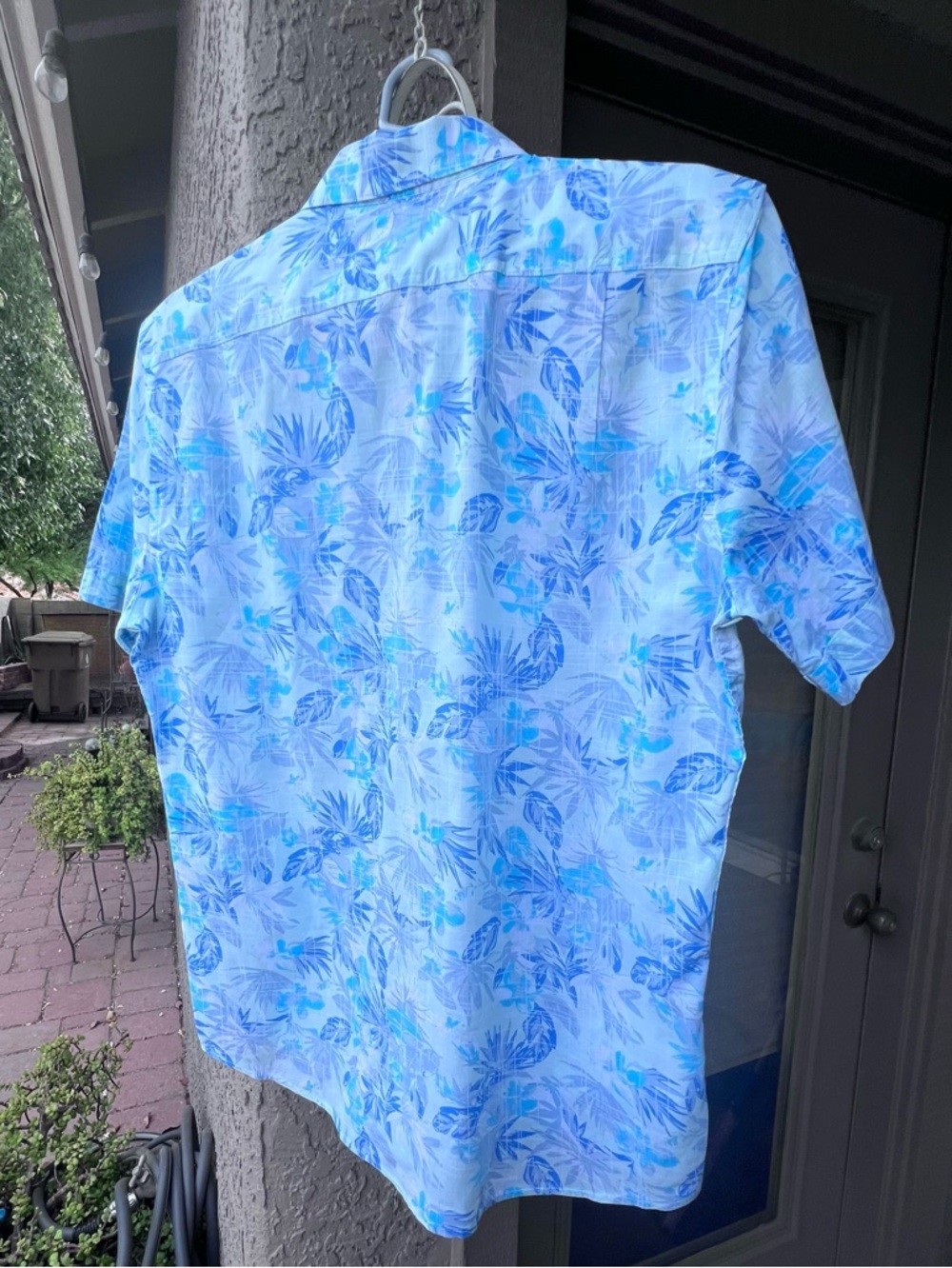 Izod Saltwater Floral Short-Sleeve Button-Down Shirt  NWOT - Picture 16 of 17